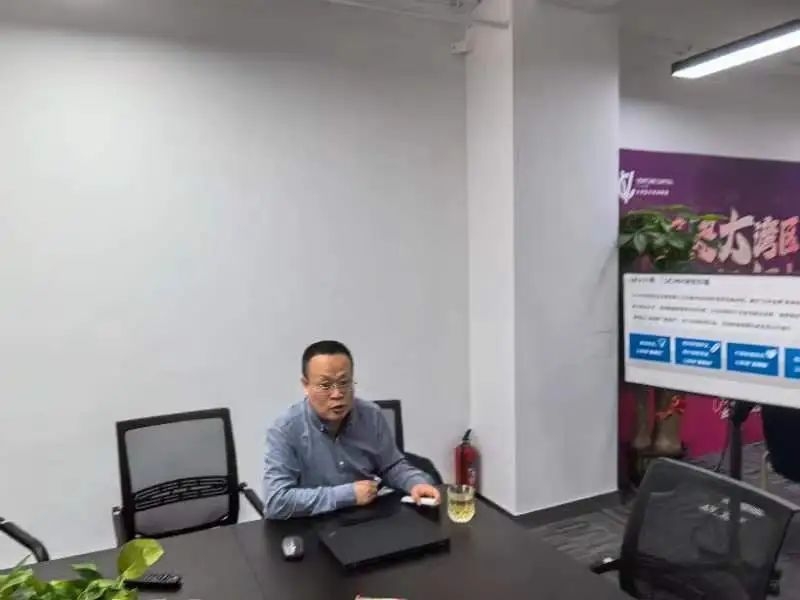 协会副秘书长蔡延军在深圳（深港基地）为企业进行企业数字化转型工作的培训